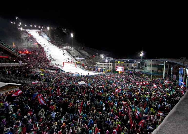 Blick auf den Planai Zielhang beim Nightrace in Schladming © Schladming-Dachstein, Raffalt