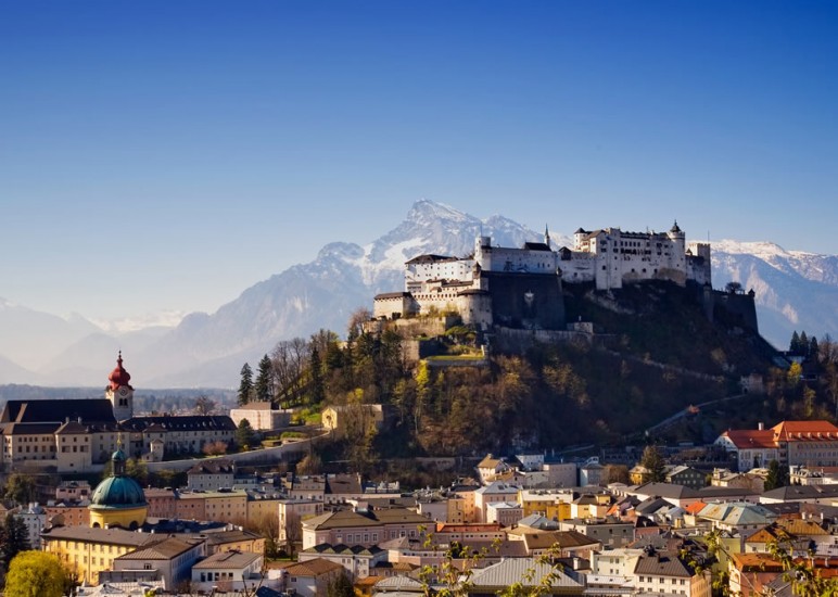 Stadt Salzburg mit Blick auf die Burg Hohensalzburg